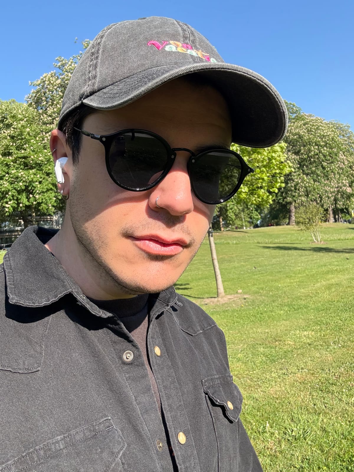 À propos d'À Propos